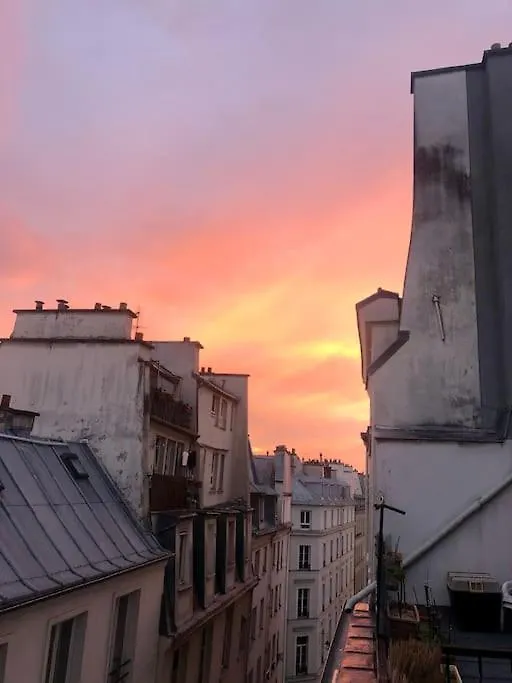 Charming Terrace In 2 Parijs